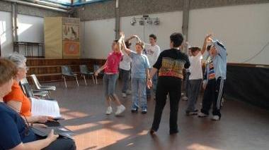 Uno spettacolo teatrale degli alunni della media Melani