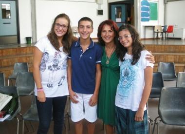 I tre studenti con linsegnante 