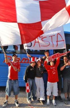 <b>IN PARTENZA</b> Una delle trasferte di massa dei tifosi del Grifone       