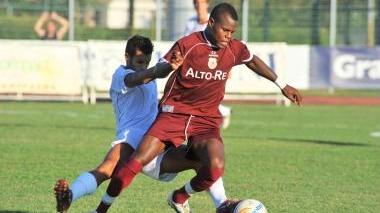 Alcuni momenti del derby di Coppa sul terreno del Mannucci