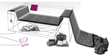 Sopra, la chaise longue di Sandra Faggiano e il total look di Alberto Messina        