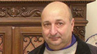 Paolo Spadoni, responsabile settore legno della Cna e Andrea Mazzanti al lavoro nella sua azienda