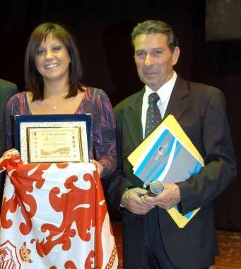 Vittorio Fanciullacci con la vincitrice dell’edizione del Cantapalio del 2007