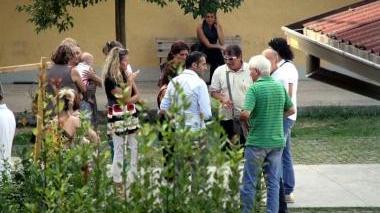 I parenti all’obitorio di Massa