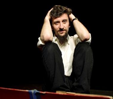 Ascanio Celestini apre la stagione teatrale al Garibaldi  