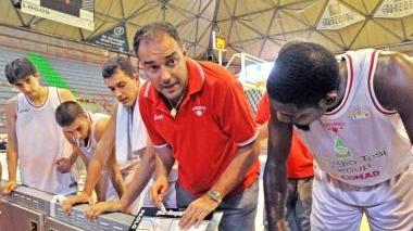 Paolo Moretti durante un time out