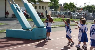 I baby della Juve Pontedera in azione durante un allenamento 