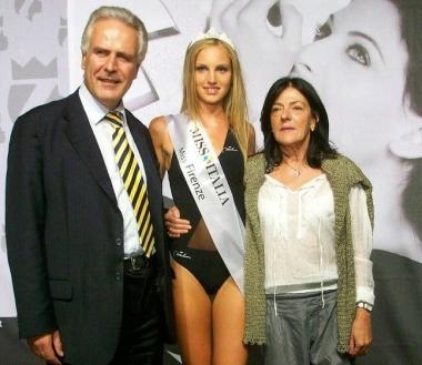 Irene Cioni con la fascia di Miss Firenze 