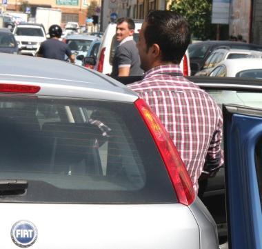Lintervento della polizia in via del Purgatorio In alto il giovane albanese portato in Questura 