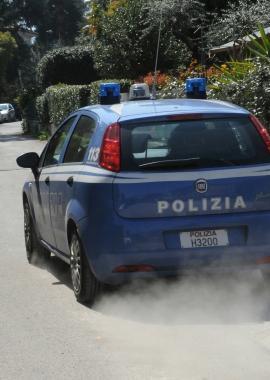 Una volante della polizia 