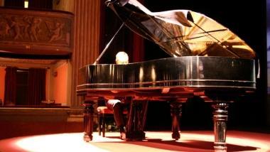 Tornano da stamani al Giglio i concerti con l'aperitivo