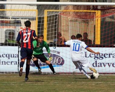 Ciccio Tavano porta in vantaggio lEmpoli realizzando un calcio di rigore al minuto numero 8 del match 