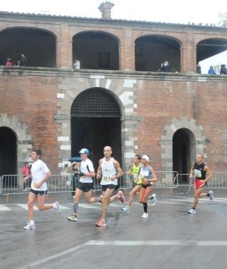 Gli atleti alla maratona 