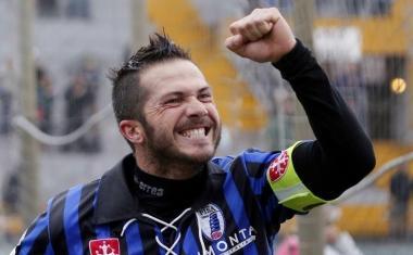 <b>PISA-FOGGIA. </b>Carparelli esulta dopo il gol messo a segno nella sfida dellanno scorso 