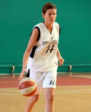 <b>BRUTTO INFORTUNIO.</b> Roberta Sinagra in azione prima dellinfortunio che la terr&agrave; a lungo a riposo 