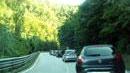 Sbatte con l'auto contro una colonnina del gas