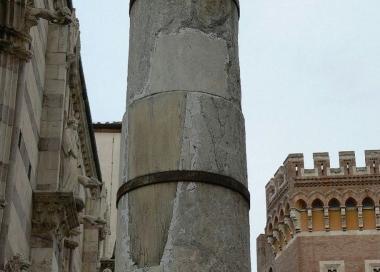 <strong>COLONNA. </strong> Il monumento da spostare per far posto alla rampa