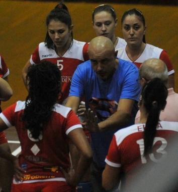 <b>COACH SPINA </b>In mezzo alle sue ragazze 