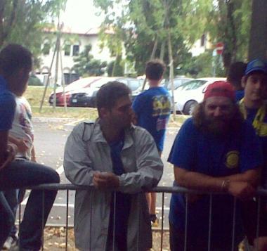 &nbsp;Gli ultras azzurri rimasti fuori dello stadio 