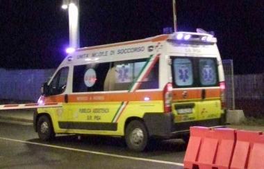 Unambulanza in arrivo al pronto soccorso (foto di repertorio) 