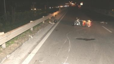 In moto contro un'auto: giovane ricoverato in coma