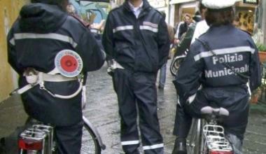 I vigili urbani scrivono al "corvo": «Non ci va di lavorare con te»