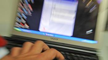 Truffa in chat: donna irretisce anziano e si fa dare soldi