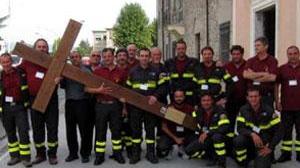 La Via Crucis dei vigili del fuoco arriva a Pisa