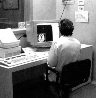 Un operatore alla Tac 