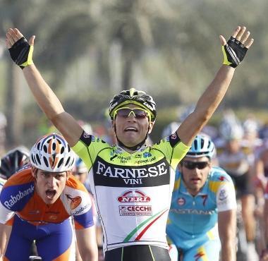 Un arrivo a braccia alzate di Andrea Guardini  