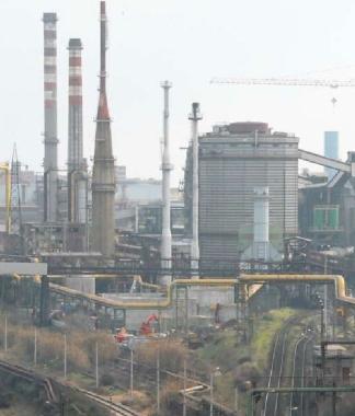Una panoramica dello stabilimento Lucchini 