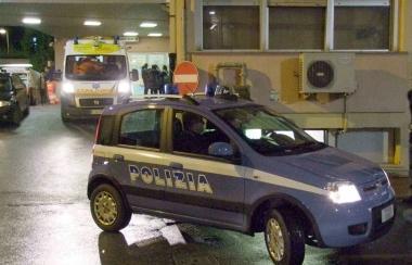 Una pattuglia della polizia allospedale Santa Chiara 