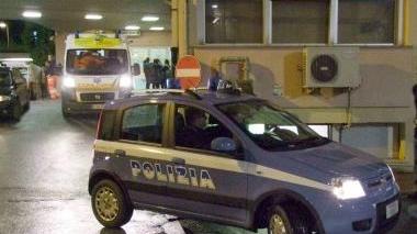 Una pattuglia della polizia all’ospedale Santa Chiara