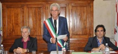In piedi, il sindaco Possenti 