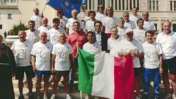Foto di gruppo per la Staffetta della Fede a San Giovanni Rotondo