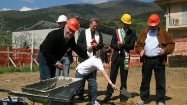 L’inizio dei lavori per la Casa delle associazioni. Sopra, Scatragli