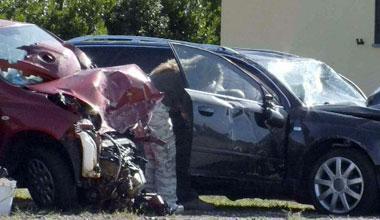 Scontro frontale tra due auto, muore ragazza ventenne