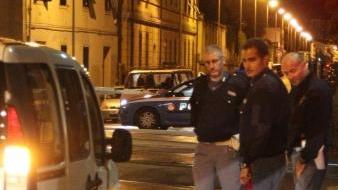 I poliziotti l’altra sera al passaggio a livello di via Prov. Pisana