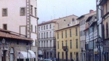 <b>CASTEL DEL PIANO.</b> Corso Nasini e i negozi del centro commerciale naturale