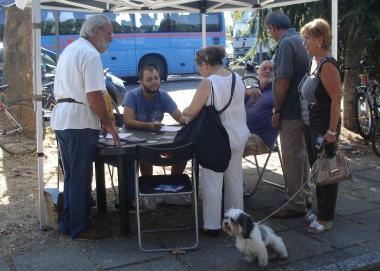 La raccolta di adesioni per il referendum 