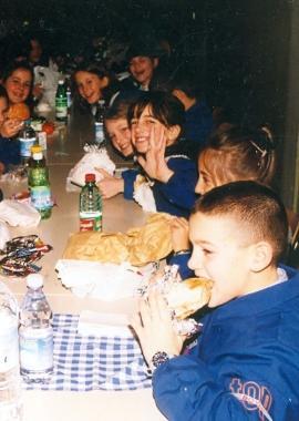 Alunni a mensa   