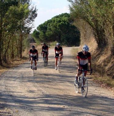 I cicloamatori dei Supribrichi durante limpresa senese 