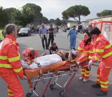 Volontari impegnati in una esercitazione  