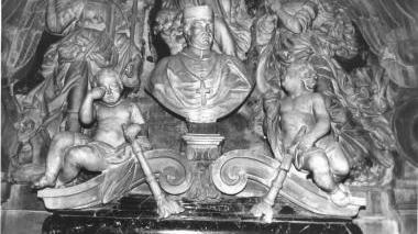 Il cenotafio di Forteguerri in cattedrale (particolare)