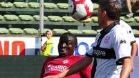 Ossou Welle qui con la maglia del Livorno