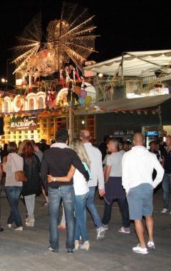 Il popolo della notte sulla Marina dei locali