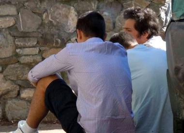 Lo strazio di alcuni amici del 24enne suicida