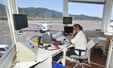 L'aeroporto è caro, i piloti boicottano lo scalo della Pila
