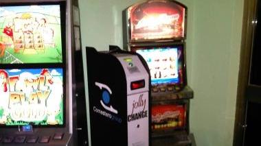 Le slot machine che i ladri maldestri hanno provato a forzare
