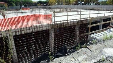 Una veduta delle condizioni del cantiere all’ex hotel Mediterraneo di Marina